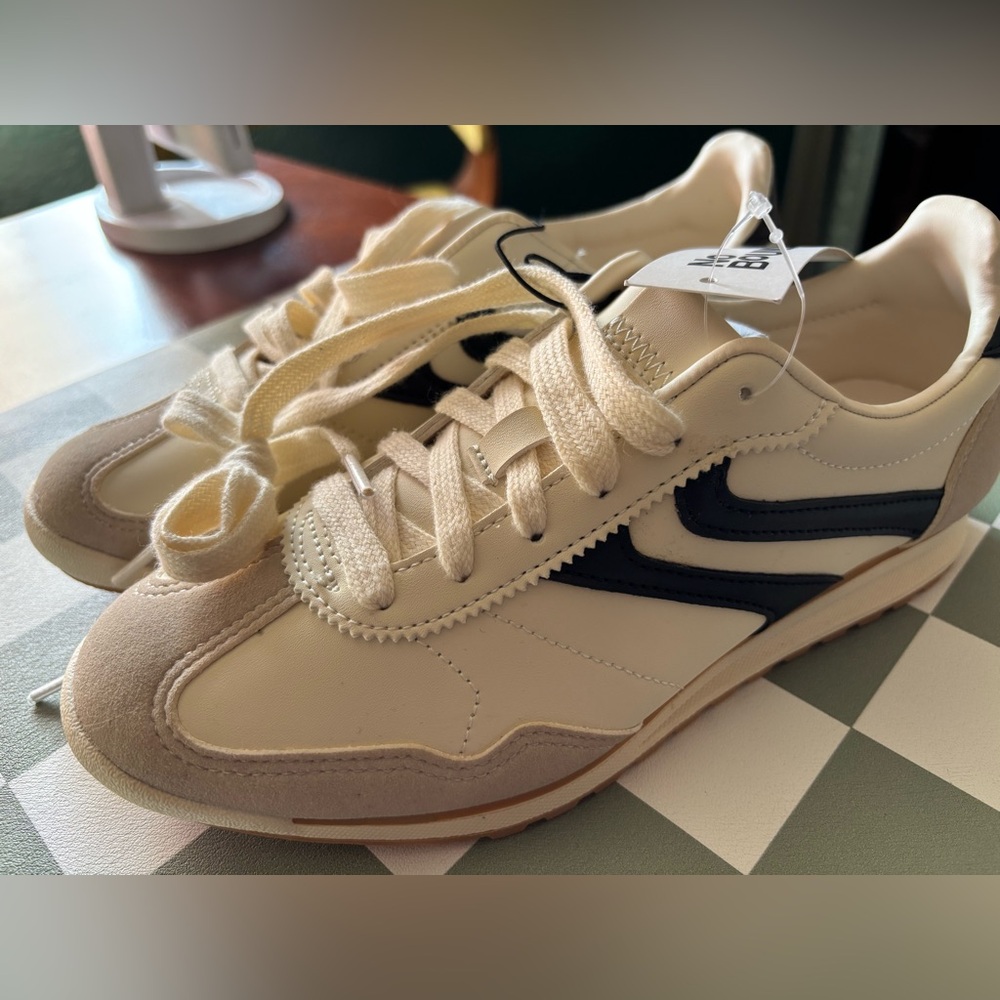 No Boundaries Retro Sneakers White size 7.5 Women